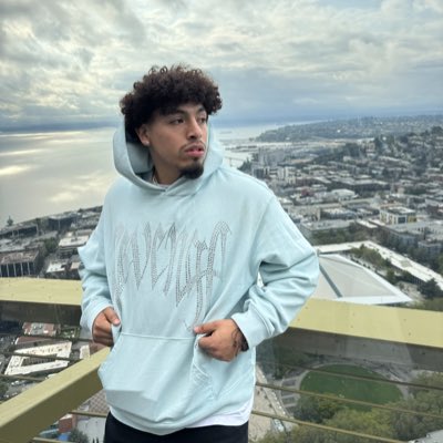 JulianFade🏔 tweet media