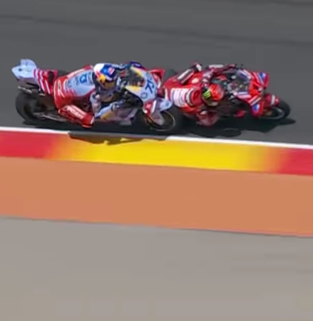 batchilleria's tweet photo. @alexmarquez73 @GresiniRacing El espacio de Pecco https://t.co/4vA9CI5oBc