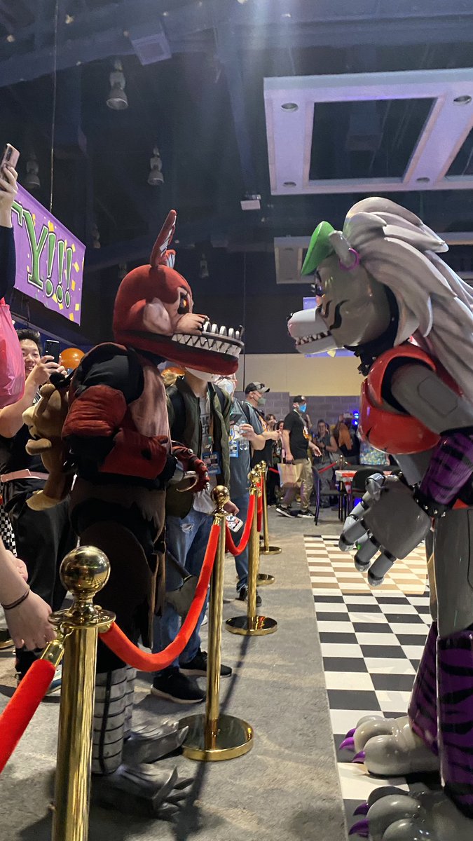 The stare down! Roxy by <a href="/daregularsauce/">Sauce</a> and actor in the suit is <a href="/caustic_cola/">Caustic Solutions</a> !! Tag if you know the nightmare foxy please! 🤩