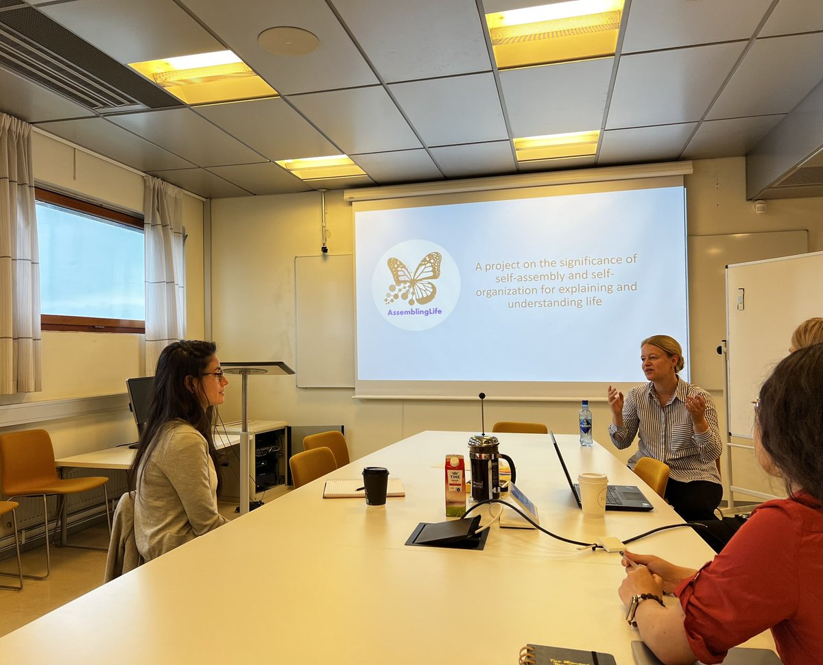 Assembling_Life's tweet photo. Another week of great activities for #AssemblingLife starting with a project meeting with @ProfLaurenRoss followed by her talk for the #CPS lunchtime forum “Types of Causation in the Life Sciences” 🦋 https://t.co/YYsbnb4JXm https://t.co/bKN4qDBqXQ
