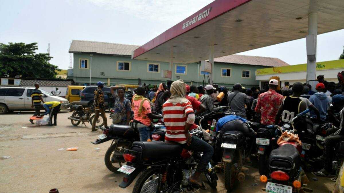 collegetitan's tweet photo. State oil company’s 'financial strain' compounds Nigeria’s fuel shortage https://t.co/8lZuv2byO3 https://t.co/MnM8uYcChm