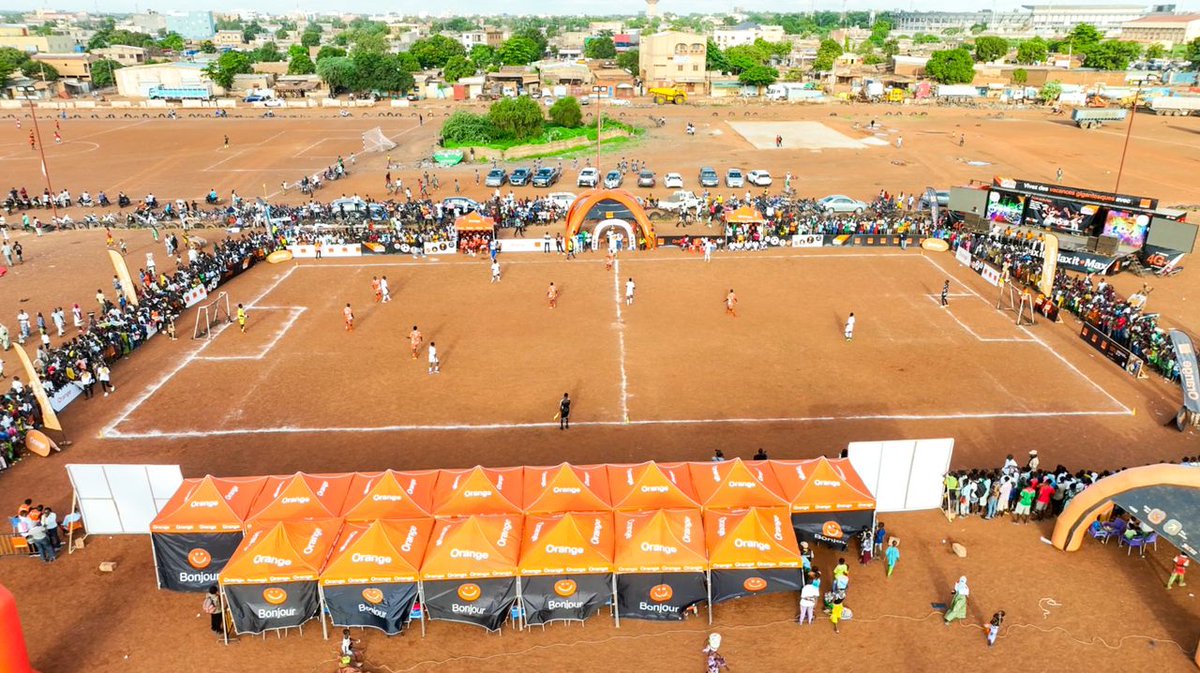 𝐎𝐫𝐚𝐧𝐠𝐞 𝐅𝐨𝐨𝐭𝐛𝐚𝐥𝐥: Quelle finale Gigantesque! Quel tournoi!
Félicitations aux acteurs pour ces semaines de spectacle, de fair-play et de rassemblement des burkinabè de partout.
Merci infiniment aux populations pour leur forte  mobilisation! 
Bravo à 𝐒𝐭𝐚𝐫𝐬 𝐅𝐂