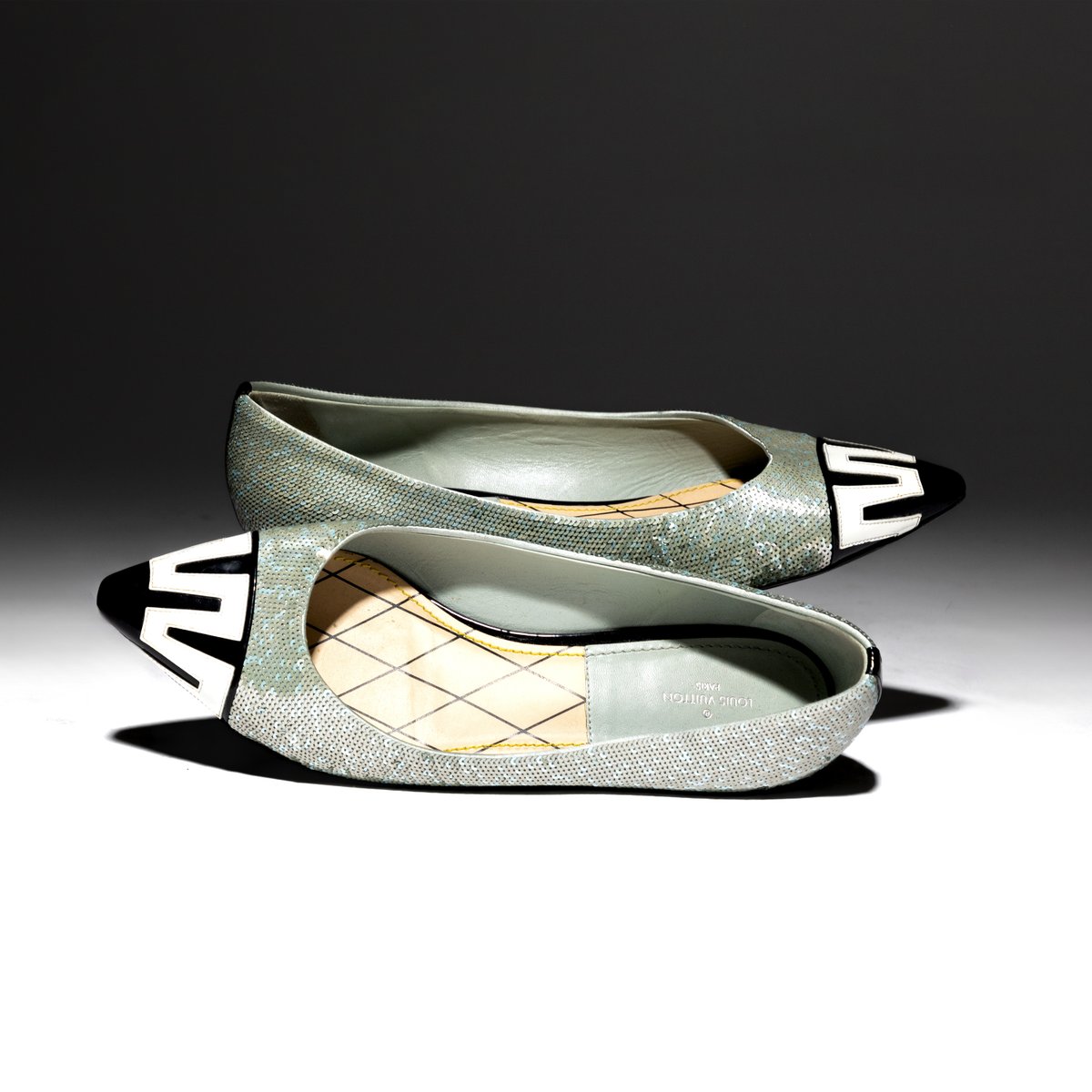 herageofficial's tweet photo. The Louis Vuitton Sequin Pointed Flats shine in the dark ✨ check our collection of shoes on https://t.co/mwrVxYzYsE https://t.co/Zc5pPbMu6Y