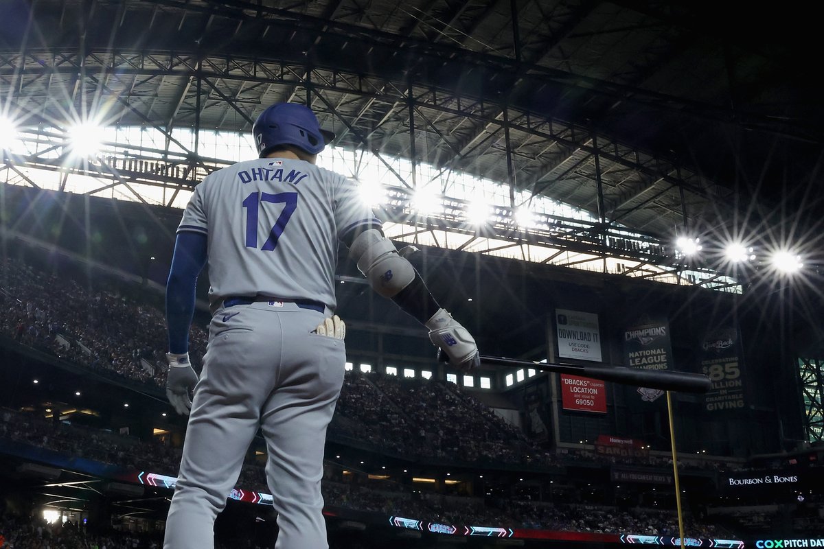 mlbespanol's tweet photo. Shohei Ohtani fue el líder en HR (12) y SB (15) de la Liga Nacional en el mes de agosto.

Es el primer jugador que lidera su liga en ambas categorías durante el mismo mes desde Willie Mays en septiembre de 1956. https://t.co/esclJgyN85
