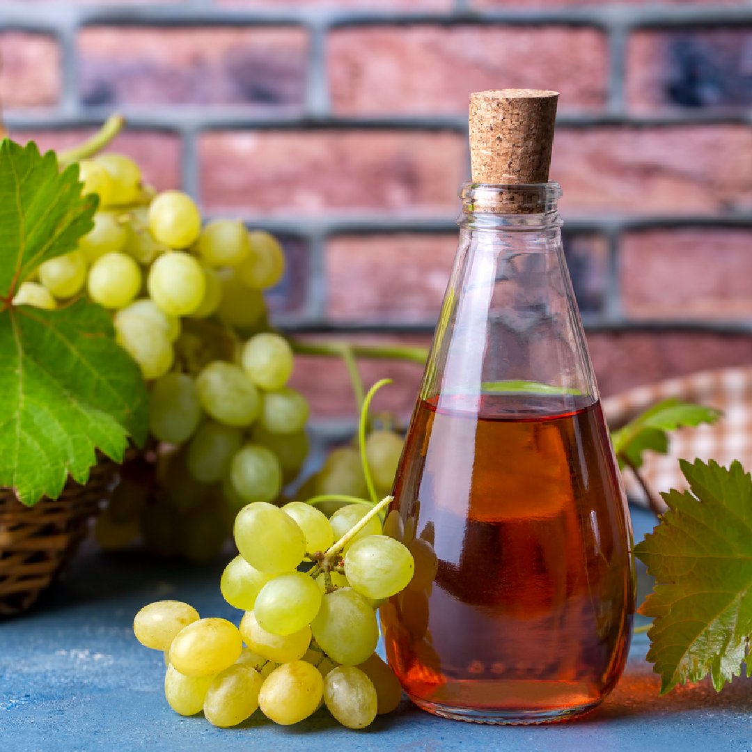 ZentrumGesund's tweet image. Essigessenz – Der Alles-Könner? 🍋✨

Essig ist ein effektives Putz- und Reinigungsmittel, hat heilende Eigenschaften und kann vielseitig in der Hausapotheke eingesetzt werden. 🤧🧼

Tipps &amp;amp; Tricks 👉🏼 zentrum-der-gesundheit.de/ernaehrung/leb…

#Essig #Essigessenz #Hausmittel