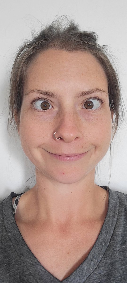 C'est aujourd'hui, en regardant mon horaire universitaire (qui vient de sortir) que je réalise enfin que je retourne à l'école 🤡 

Ps : Ma photo d'identité