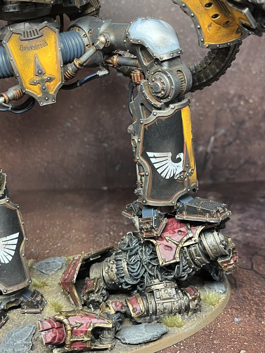 Cerastus Knight Castigator joins the ranks of my House Hawkshroud Knight army- the 25th Knight painted in the yellow livery of Hawkshroud #warhammer40k #WarhammerCommunity