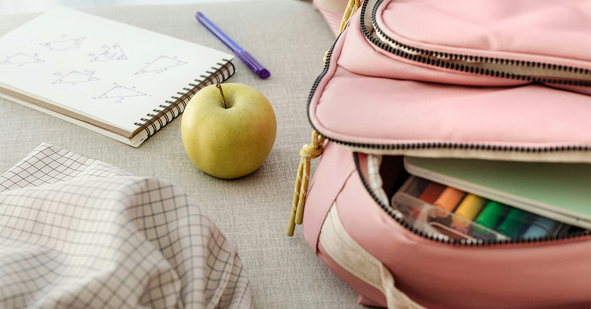 visiondirect_it's tweet photo. Wist je dat kinderen contactlenzen kunnen dragen?

Nu de scholen weer gaan beginnen – en daarmee ook naschoolse sportactiviteiten – zijn lenzen de moeite waard.

Lees meer ➡️ https://t.co/Nsuq4cN8C2 https://t.co/WeHX0outPA
