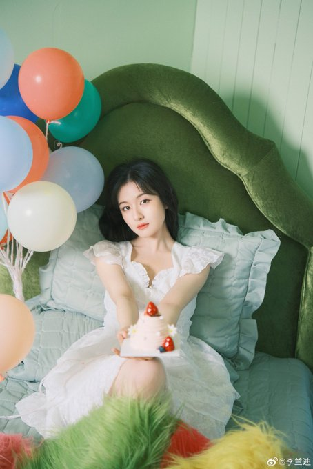 lusiwonii179's tweet photo. Happy Birthday to the MOST precious PERSON~😘💐🎂🎂
#LiLandi #리란디 #이란적 #หลี่หลานตี๋ #LandyLi
#TheStarryLove #GoIntoYourHeart https://t.co/v3Mdualdus