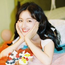 lusiwonii179's tweet photo. Happy Birthday to the MOST precious PERSON~😘💐🎂🎂
#LiLandi #리란디 #이란적 #หลี่หลานตี๋ #LandyLi
#TheStarryLove #GoIntoYourHeart https://t.co/v3Mdualdus