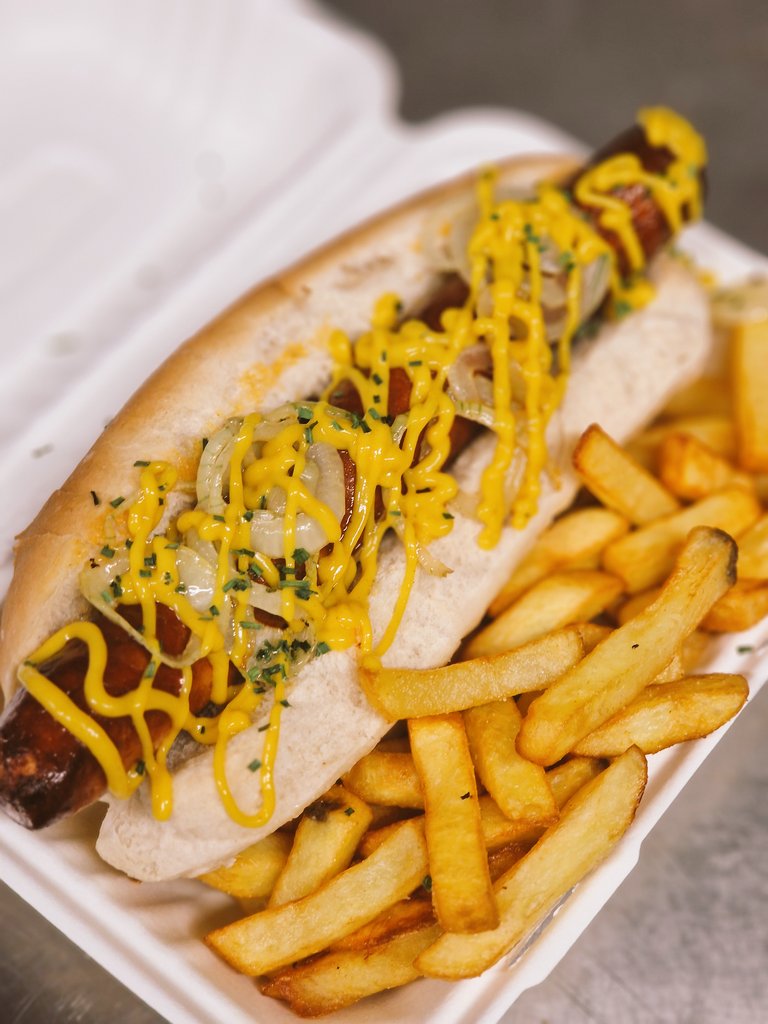 PIEd_PIEper's tweet photo. Crazy Monday! Sold out of Pie's, so we'll be open a little later tomorrow to replenish. Apologies in advance ๐ฅง
Also, some new loaded chips, including a Chipshop version ๐ and the Bratwurst Hotdogs, are back ๐ญ
#wrexham #homemadepies #wrexhamfood #loadedchips #Bratwurst https://t.co/JAgYm0UcZp