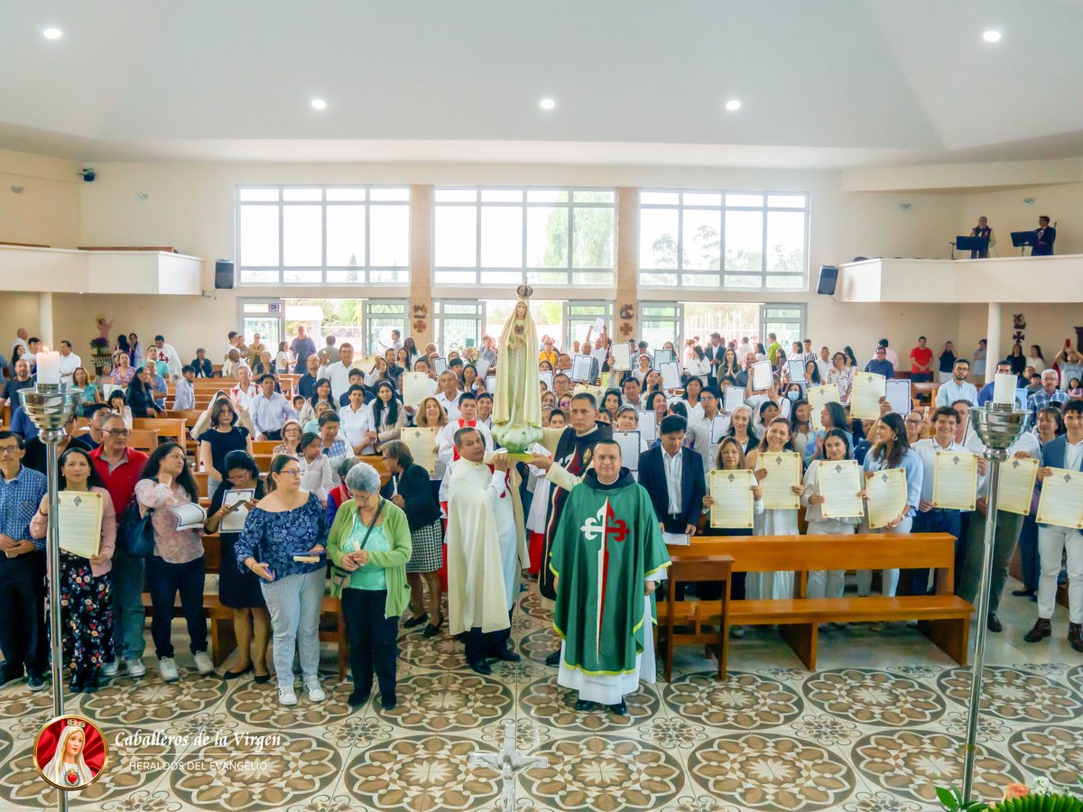 Cab_Ecuador's tweet photo. Los Heraldos del Evangelio promovieron las Misas de Consagración a la Virgen María en Monteserrín y Cununyacu, Quito.

#caballerosdelavirgenecuador #caballerosdelavirgen #ecuador #inmaculadocorazon #consagracion #virgenmaria #santamisa #celebracion #quito #monteserrin #cunuyacu https://t.co/68MovBsPt3
