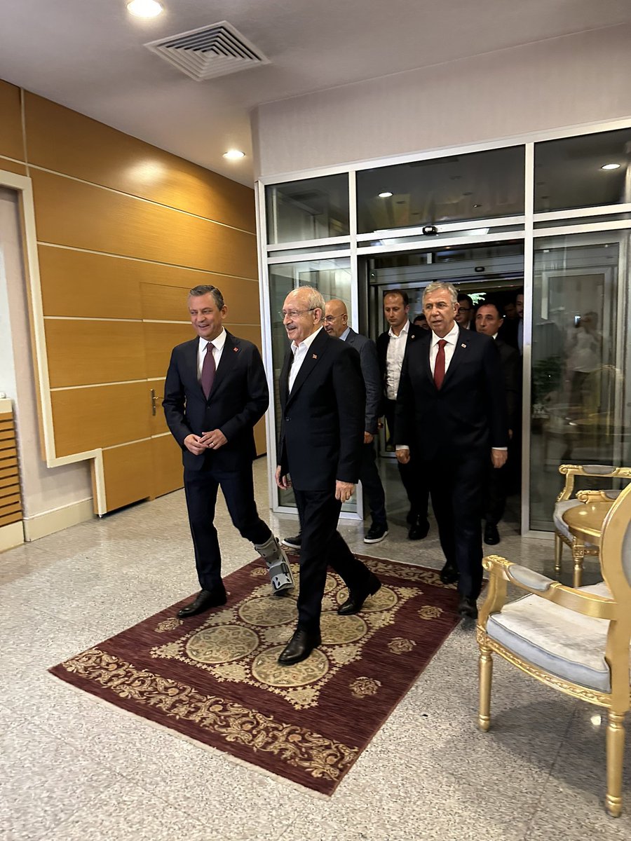 Kılıçdaroğlu bitti diyen troller neredesiniz? Niye genel başkan, belediye başkanları hâlâ onsuz hareket edemiyor?