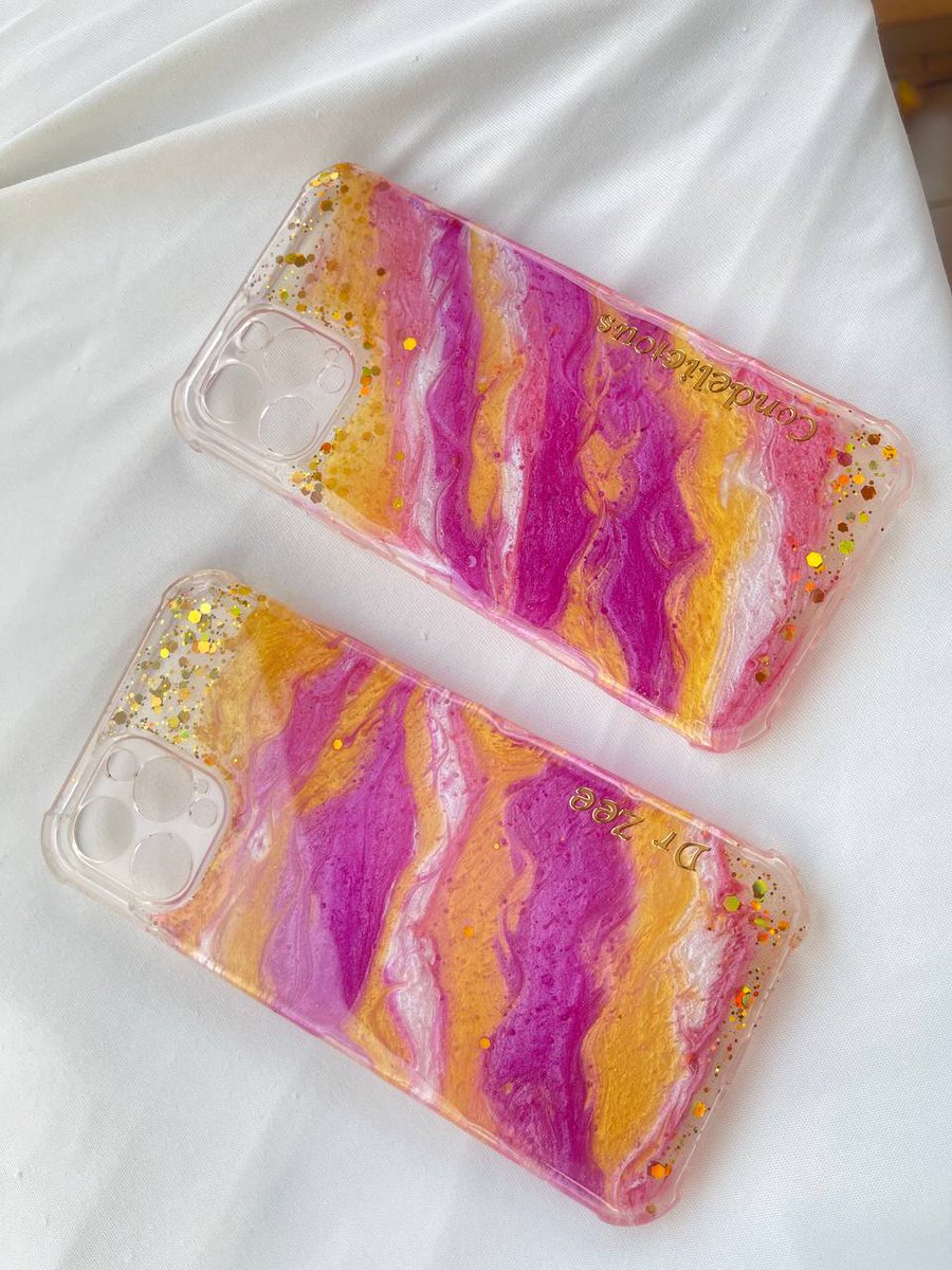 Luxium_Co's tweet photo. Custom made resin phone cases that are absolutely gorgeous 🥺🤭🤭👌 https://t.co/N8bzXLttcI