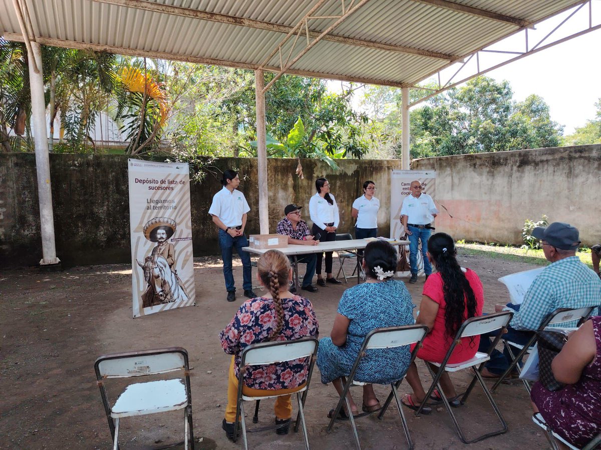 PAgraria's tweet photo. 📌Personal de la #ProcuraduríaAgraria, Representación #Colima, asiste a evento de inscripción de listas de sucesores en el Ejido Barranca del Rebozo, municipio de Ixtlahuacán.  👩‍🏫⚖️👨‍🏫✅ https://t.co/rXI1WXyAg0