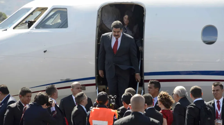 Ultima hora | Estados Unidos incauta el avión del presidente de Venezuela, Nicolás Maduro, en la República Dominicana 
"Incautar el avión de un jefe de Estado extranjero es un hito en asuntos criminales. Estamos enviando un mensaje claro de que nadie está por encima de la ley,