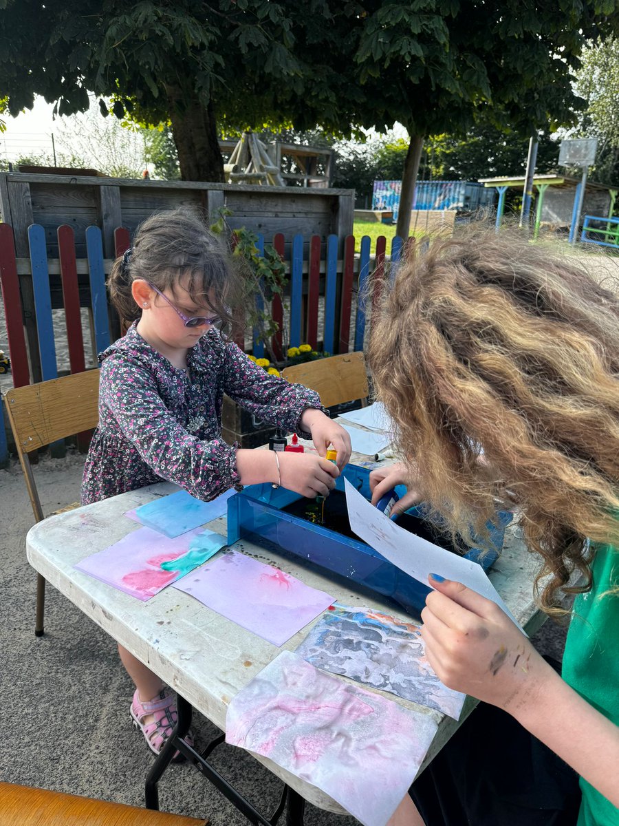 We had a fab last weekend of summer creating these beautiful marble paintings! 
This weekend, we'll be at Patchway Children's Centre. Will you join us? 🎨 🖌️