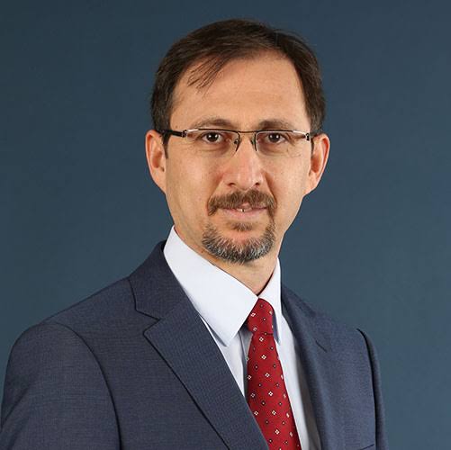 Prof. Dr. Erdinç Çakıroğlu hocamızı kaybettik.
Akademi dünyasının çok değerli bir hocasıydı. ODTÜ'de yıllarca Türk yükseköğretimine hizmet etti. En son TED Eğitim Fakültesi dekanlığı yapıyordu. İnanılmaz üzüntülüyüm. Kelimeler anlamsız. Işıklar içinde uyusun.