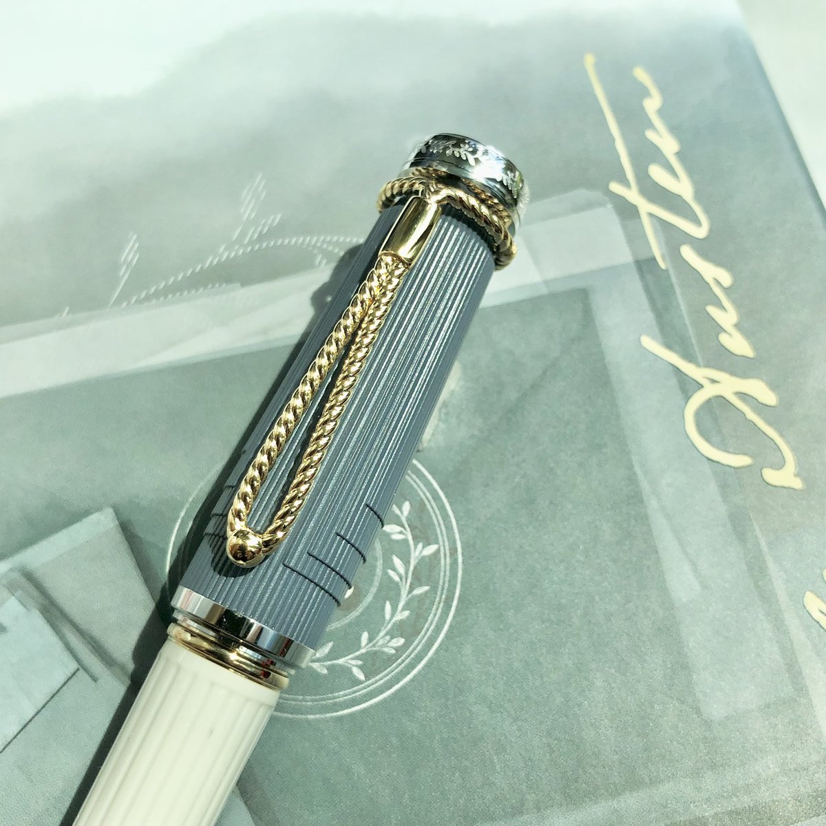 モンブラン作家シリーズ「ジェーン・オースティン」。編んだような