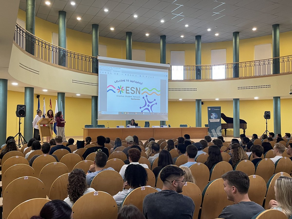 esnsantander's tweet photo. Empezamos la semana recibiendo al estudiantado internacional en las jornadas de bienvenida organizadas por la ORI @unican. Nuestras voluntarias han expuesto las actividades que tenemos organizadas para este welcome month.
#ThisisESN #Erasmus #ErasmusSantander https://t.co/bNfULNQh9e