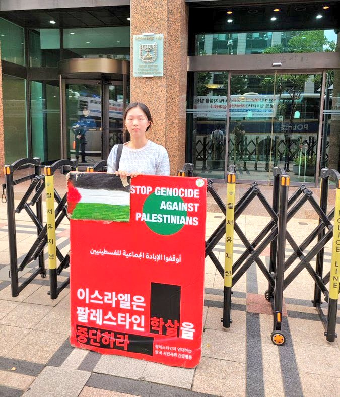 🇰🇷🇵🇸 This Korean activist has protested alone outside the Israeli Embassy in Seoul, South Korea for over 200 days

KUDOS 👏🏻