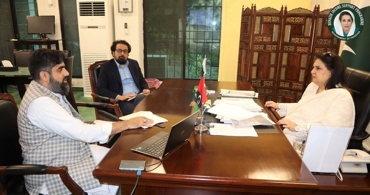 bisp_pakistan's tweet photo. چیئرپرسن بینظیرانکم سپورٹ پروگرام،سینیٹر روبینہ خالد کی ایڈیشنل سیکرٹری ڈاکٹرمحمد طاہرنور اور ڈائریکٹر جنرل او ایم، ڈاکٹرعاصم اعجاز سے بینظیرانکم سپورٹ پروگرام کےانتظامی ڈھانچےاور ایچ آرامور کےحوالےسےاہم میٹنگ۔
#chairpersonbisp #meeting #BISPOrganisationalStructure #BISPUpdates https://t.co/1OrJcaJKX7
