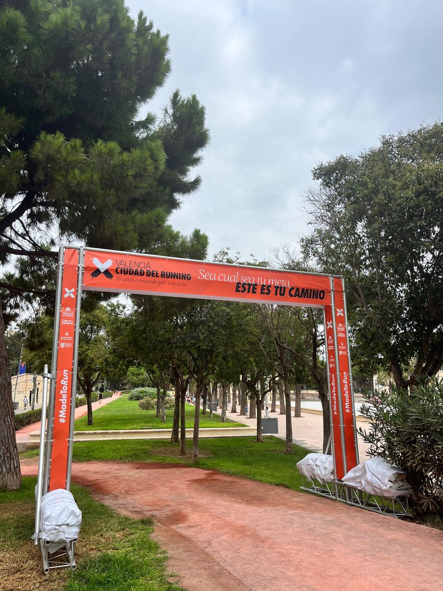 VCRunning's tweet photo. Sea cual sea tu meta... este es tu camino 🧡
Cuando pases por nuestros arcos entrenando 🏃🏼♀️🏃🏻♂️ recuerda que estás más cerca de la meta💪🏻.
¿Cuál es la tuya🫵🏼?
#VCRunning10 #MadeToRun https://t.co/wsxRzFq5Qo