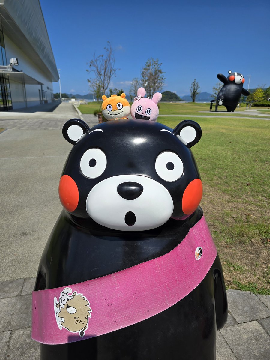 先週台風の時に熊本に帰省してました😂最終日のみ快晴☀️だったのでくまモンさんにみんなで会いに行ってきた🐭🐰♥️