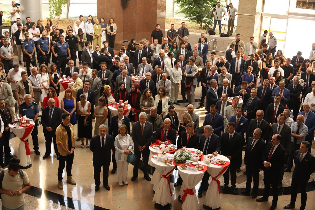İzmir Adliyesinde düzenlenen 2024-2025 adli yılı açılış törenine katılan Rektörümüz Prof. Dr. Bayram Yılmaz, İzmir Cumhuriyet Başsavcısı Sn. Fahri Mutlu Tosun ve diğer yargı mensuplarına görevlerinde kolaylıklar diledi. #universitemDEU olarak, yeni adli yılın tüm hukuk camiasına