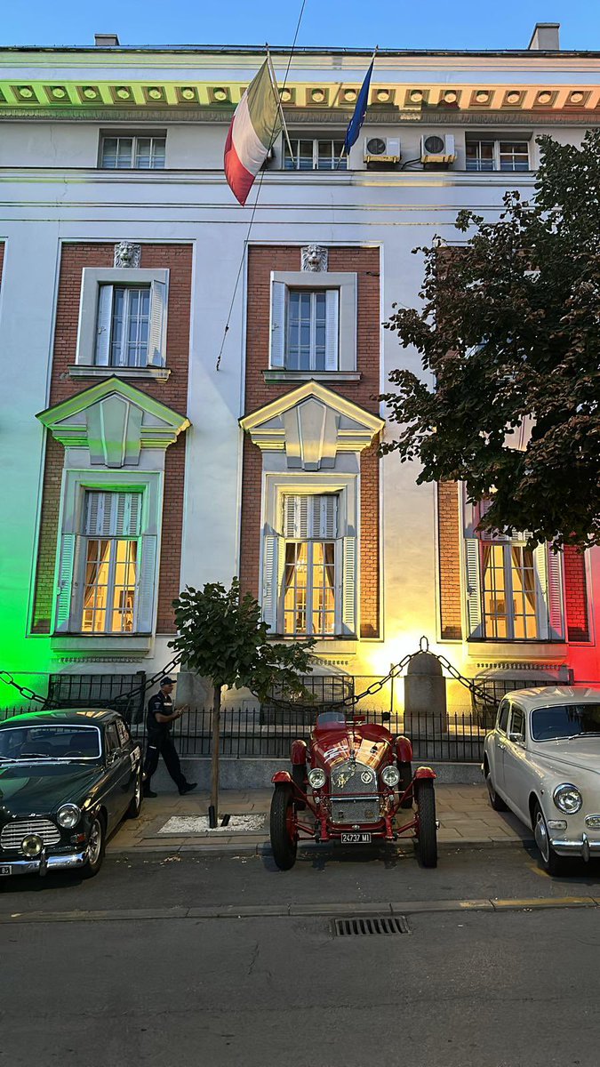 gori_luca's tweet photo. Il #BelgradeGranPrix ha animato Belgrado con la rievocazione della gara del 1939 vinta da Nuvolari. 60 veicoli storici presenti, molti dall’Italia. https://t.co/AwVkuVCxk9