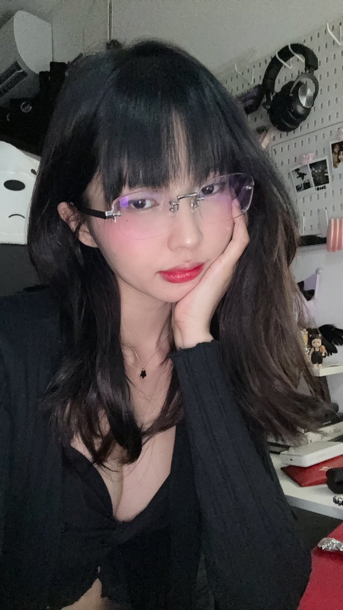 llthvalo's tweet photo. Yeah? 

Ttv/ggliliith https://t.co/ltJAFq0bkH