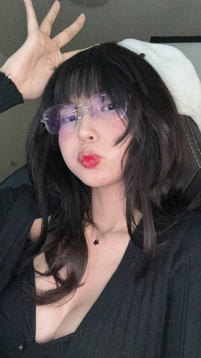 llthvalo's tweet photo. Yeah? 

Ttv/ggliliith https://t.co/ltJAFq0bkH