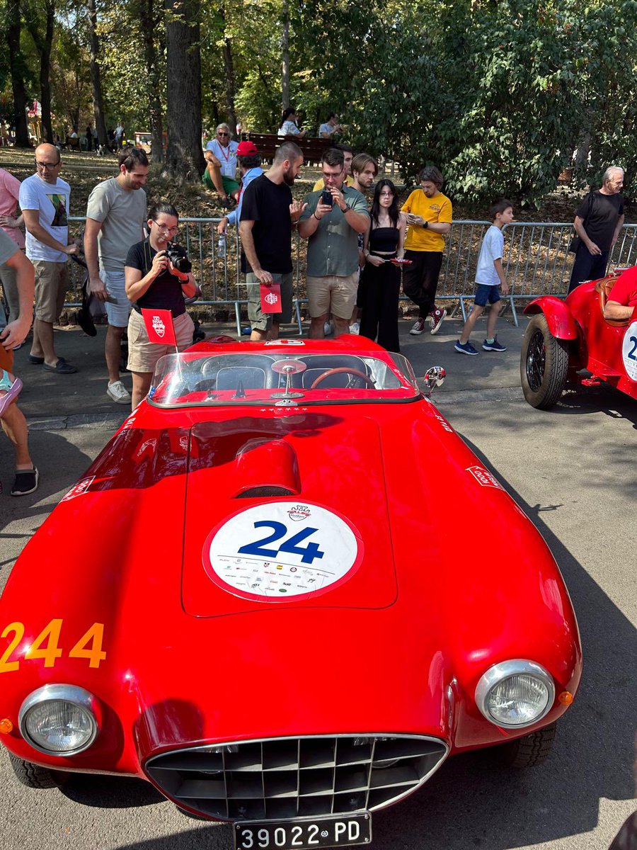 gori_luca's tweet photo. #BelgradeGranPrix animirao je Beograd rekonstrukcijom trke iz 1939. godine na kojoj je pobedu odneo Nuvolari. Defilovalo je 60 vozila od istorijskog značaja, od kojih mnogo iz Italije. https://t.co/guyUziIXBd