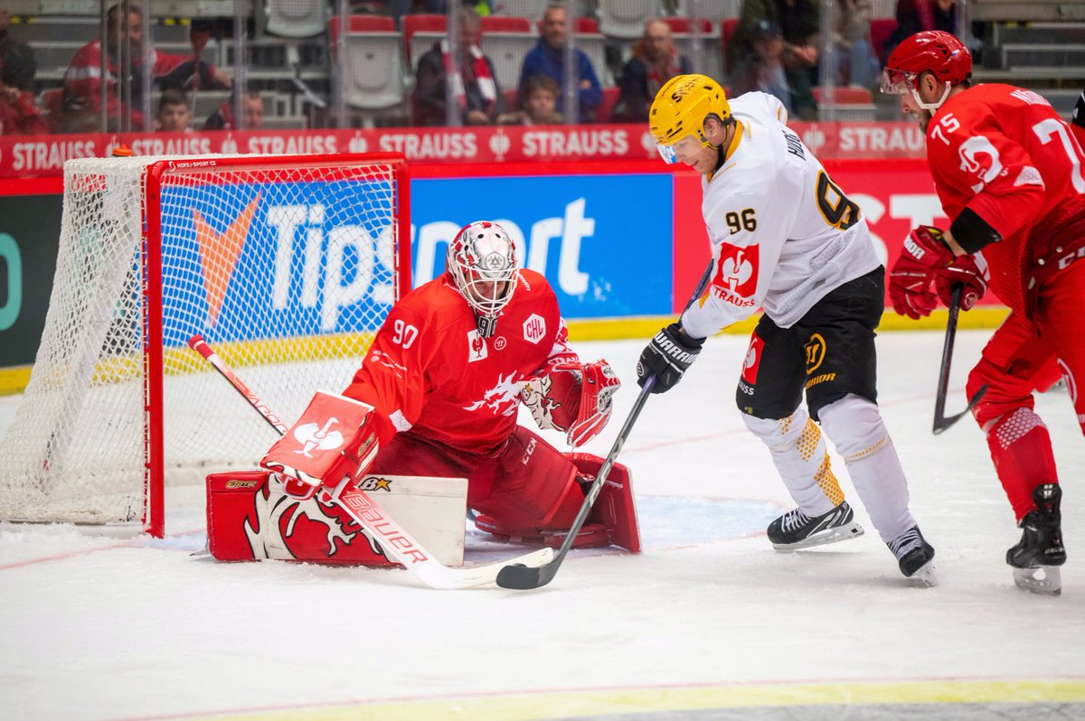 MichalSamiec's tweet photo. Nejvíc zápasů mezi gólmany má na svém kontě Šimon #Hrubec. Ten nastoupil do 21 zápasů a získal cenu pro MVP soutěže v sezóně 2017-18.
Gólmani na aktuální soupisce:
🔴 Ondřej #Kacetl - 12 zápasů
🔴 Marek #Mazanec - 8
🔴 Patrik #Švančara - 1
🧵 (5/6) https://t.co/Xe9qU2QN7r