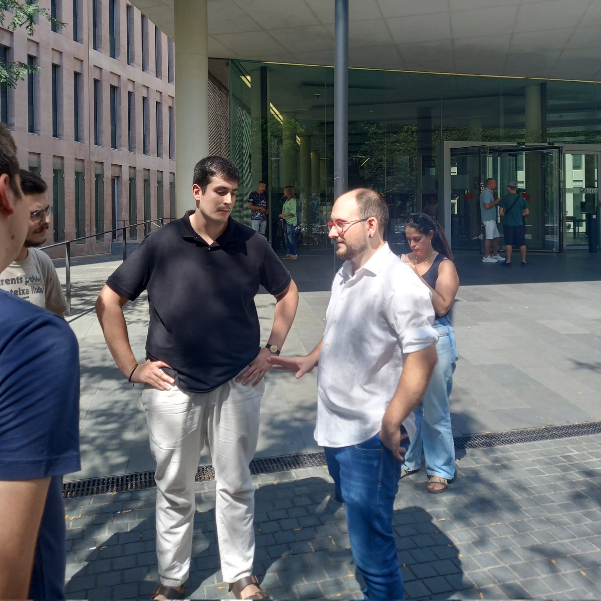 Avui hem acompanyat al Martí i al Joan a declarar a la ciutat de la (in)justícia.

El Consell Comarcal de l'Anoia, investigat per frau, acusa sense proves i amb la fiscalia en contra....

✊Amb vosaltres <a href="/marticlaret_/">Martí Claret</a> i <a href="/jmangues/">Joan Mangues</a>! <a href="/CasCCAnoia/">Cas Consell Comarcal de l'Anoia</a> <a href="/InterAnoia/">LA INTERSINDICAL-ANOIA 🚩✊</a> <a href="/LaIntersindical/">LA INTERSINDICAL</a>