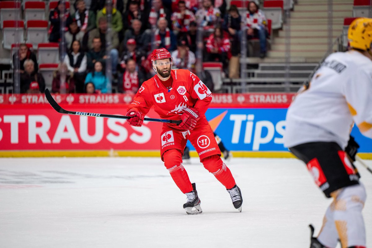 MichalSamiec's tweet photo. 🔴 Nejvíce bodů získal Jiří #Polanský (22 ve 32 zápasech), z aktivních Martin #Růžička (17 ve 27 zápasech)
🔴 Mezi beky Tomáš #Linhart (12 bodů ve 24 duelech), ze současných Tomáš #Kundrátek (9 v 17 zápasech)
🔴 Celkem už za Třinec CHL hrálo 102 hráčů (7 B + 35 O + 60 Ú)

🧵(4/6) https://t.co/RnEhQcamug