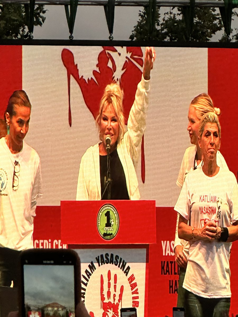 Hayvanlar için yapılan yürüyüşten bazı fotoğraflar, o kadar fazla sanatçı oradaydı ki #YasayiGeriÇek