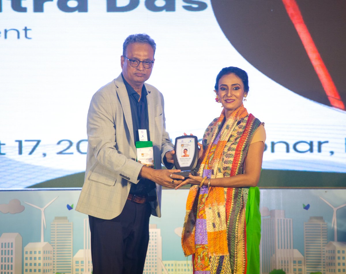 Shrobana Mitra Das, Manipuri Dance Exponent and Artistic Director of Riyom, delivered a captivating dance performance at the Bengal to Nation Award ceremony during the BrandEdge event.