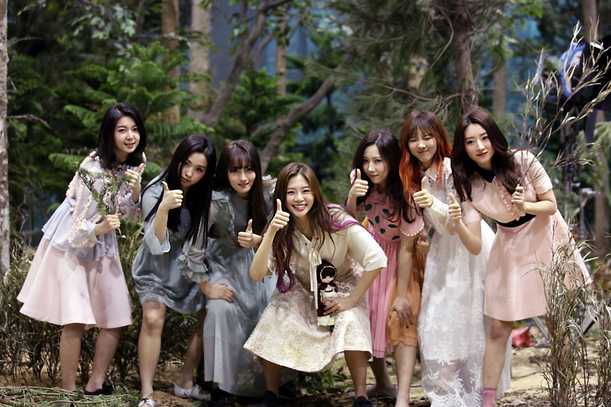 hothdong's tweet image. Since OT7 are back, what are your favorite OT7 pics? 🥹