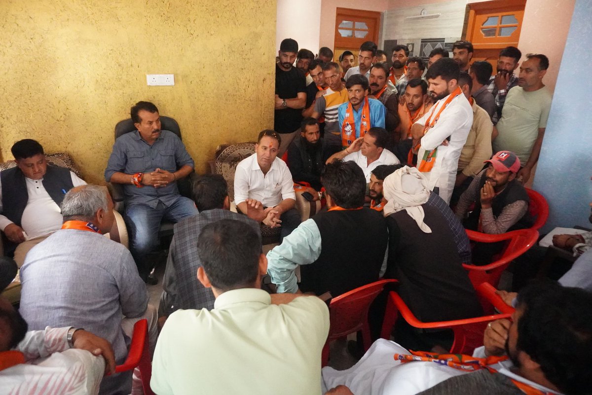 Sunil_SharmaBJP's tweet photo. Addressed a meeting of party workers at Atholi,#Padder. https://t.co/mVDoMe97zW