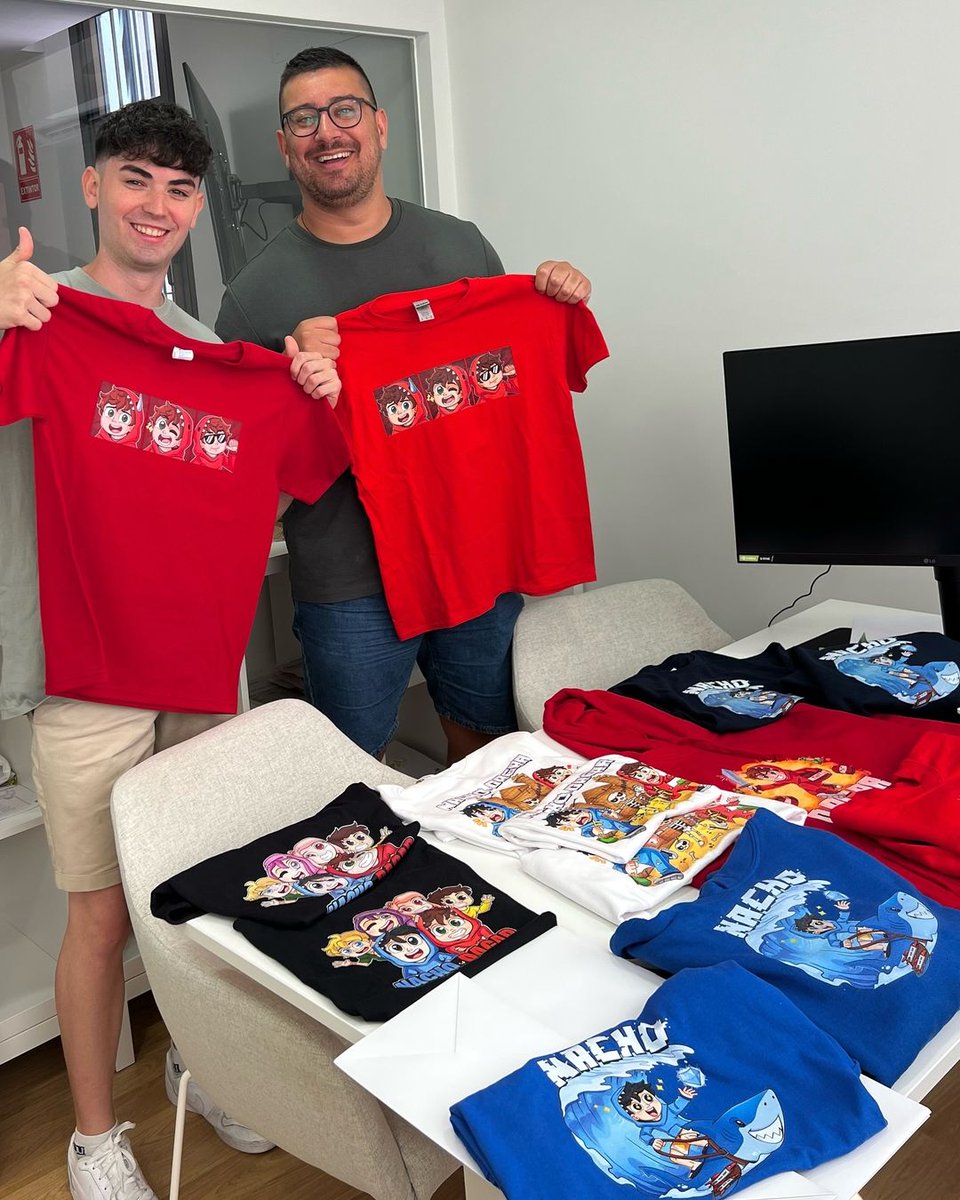 TuManag3r's tweet photo. We are very excited to share some great news! 🎉

After several months, we have launched the first official merchandise collection of our talents, Dagar and Nacho. 💥

This is a big step for our agency and our creators 💪🏻

#merchandise #clothingstore #influenceragency https://t.co/ErNemT1fra