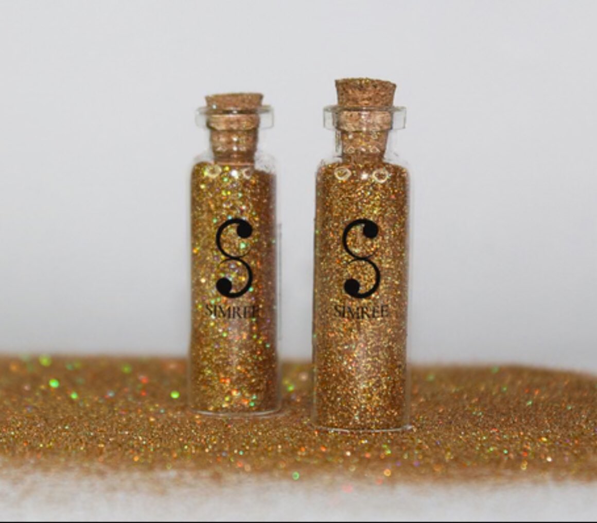 SimreeCosmetics's tweet photo. 4D Glitter delivers intense, multi- dimensional sparkle for a bold, eye catching shine. Perfect for parties or anytime you want to stand out. Here are multiple options for 4D Glitter https://t.co/WvCO8GvhQn
