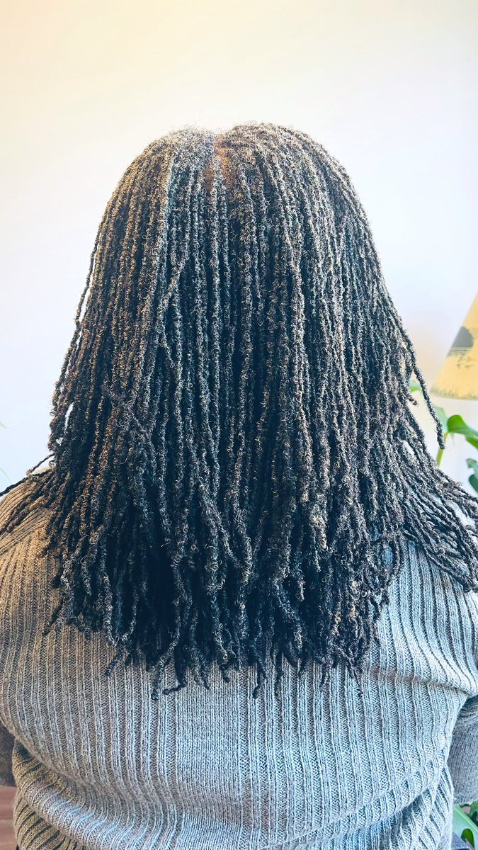 AfiaDrah's tweet photo. 4 years of my sister lock this month. Up next is waiting patiently for my hair to turn icy-cold-grey. 

When that day comes, before you can speak with me, you'll have to send MOMO for a code, then wait for the operator to connect you to my PA in charge of my calls 🤣🤣🤣 https://t.co/bEIZHrCfey
