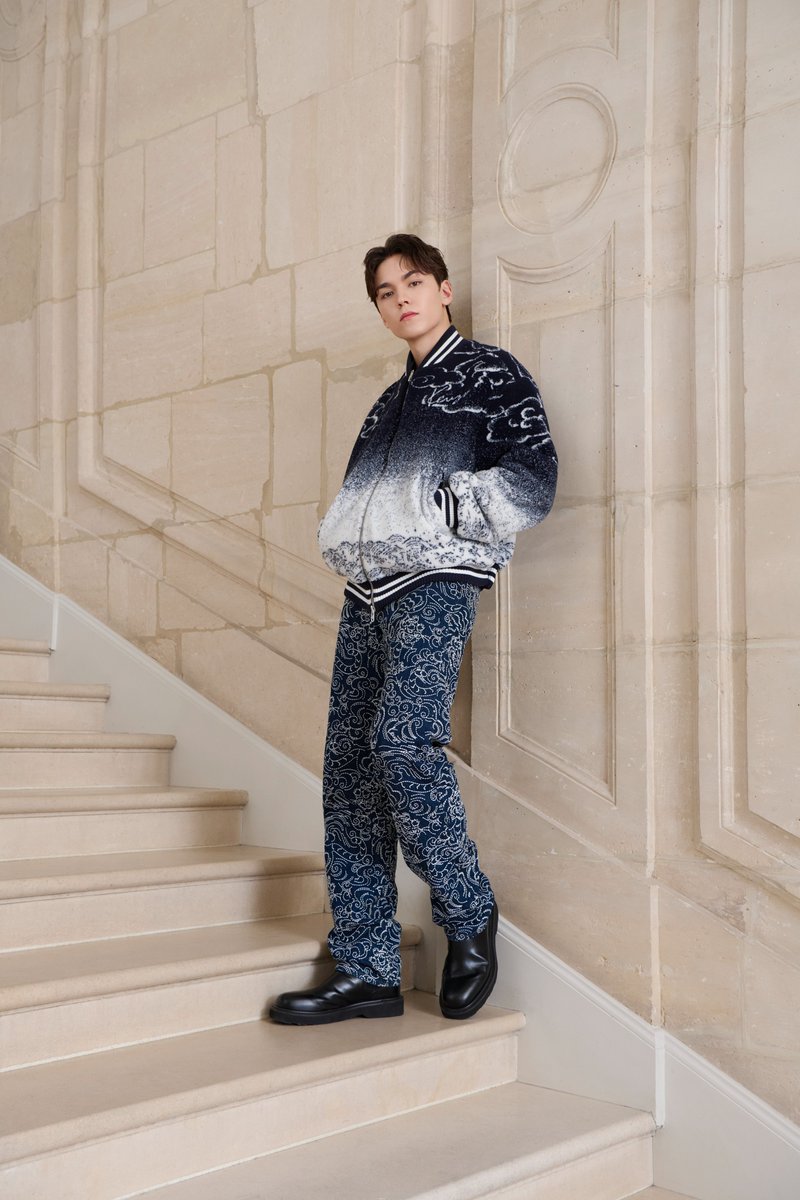 kenzo's tweet photo. Introducing the KENZO Fall-Winter 2024 collection by @nigoldeneye with Brand Ambassador #VERNON. Vernon wears the new collection: a wardrobe featuring Japanese-infused sci-fi silhouettes.​ ​ 

#KENZOFW24 https://t.co/Ilxpowk2Rb