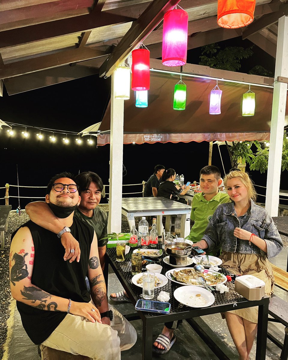 ManboxMART's tweet photo. ครอบครัวของผม #จันทบรี #ผู้ชายหุ่นหมี https://t.co/qts2eTgfTa