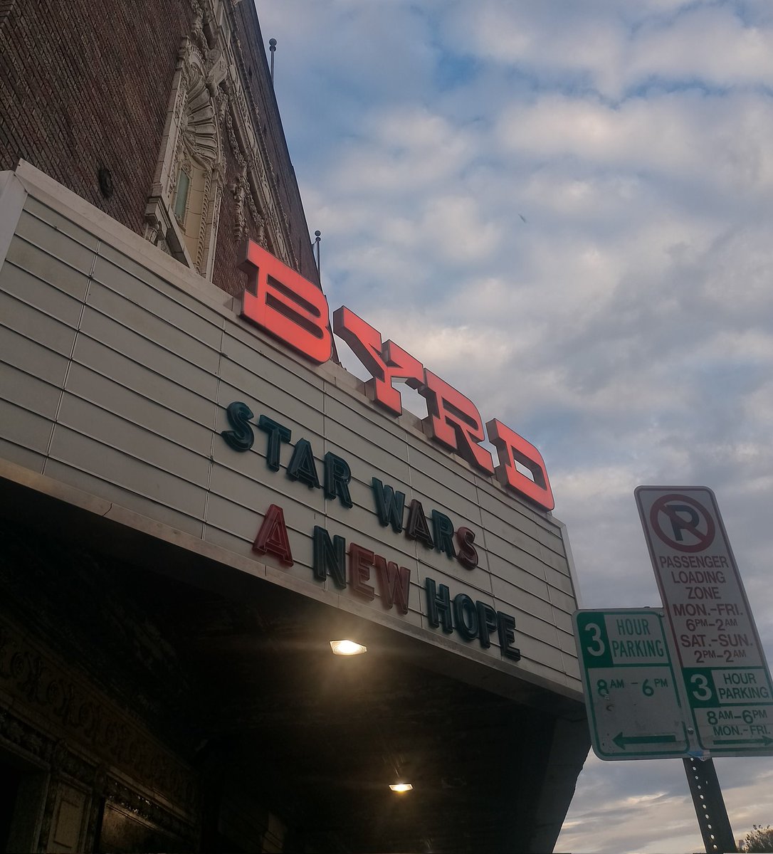 Vedere il primo Star Wars in una sala strapiena, con una fila che non finiva più, persone di tutte le età, in un cinema degli Stati Uniti del 1928 è stato sicuramente un buon modo per iniziare settembre.