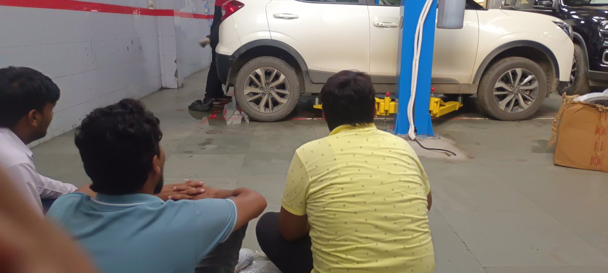 anujraj43's tweet photo. Even after an appointment the customer need to visit again and again for one issue 
He has to wait for the whole day and sit like the situation managed 
Everything is bullshit and no one is serious about client satisfaction @18002096006 @MahindraRise @Mahindra_Auto @anandmahindra https://t.co/ZMTKPVAPIP