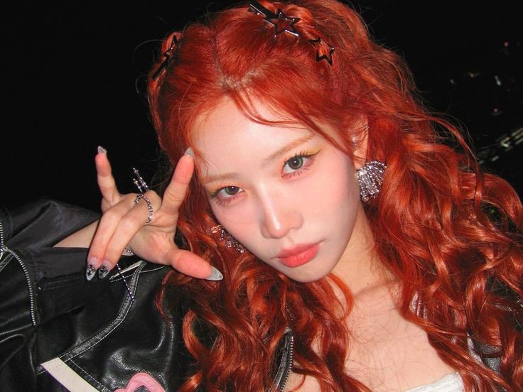 chappell roan                chappell roan
  Loossemble:                       artms: