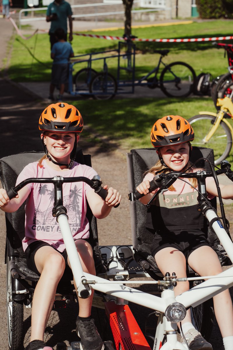 Cawsom ddiwrnod gwych yn llawn hwyl ac antur yn ystod ein diwrnod Hwyl Hygyrch i’r Teulu. Edrychwch ar rai lluniau o'r diwrnod 😊

We had a great day full of fun and adventure at our Accessibility Family Adventure day. Check out some photos from the day 😊