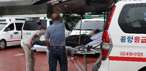 KBS WORLD Radio (@kbsworldradio) on Twitter photo Doctors' Group Denounces Gov't Plan to Designate Some 4,000 Hospitals to Work During Chuseok Holidays dlvr.it/TCj8Mf Doctors' Group Denounces Gov't Plan to Designate Some 4,000 Hospitals to Work During Chuseok Holidays dlvr.it/TCj8Mf